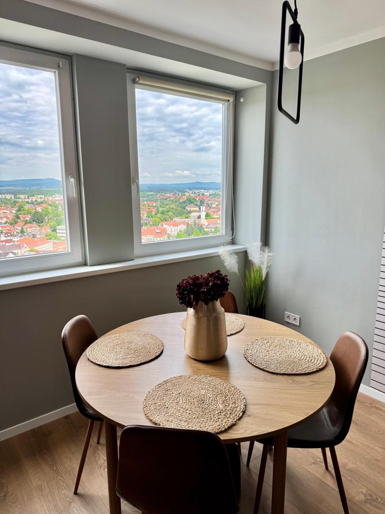 Panorama View Budget Apartment Veszprem Bagian luar foto